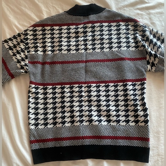 Pattern Sweater - Picture 5 of 5